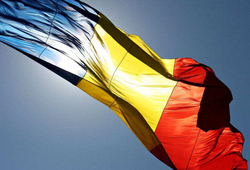 Atenție! Amenzi uriașe pentru pentru cei care nu respectă drapelul și imnul României