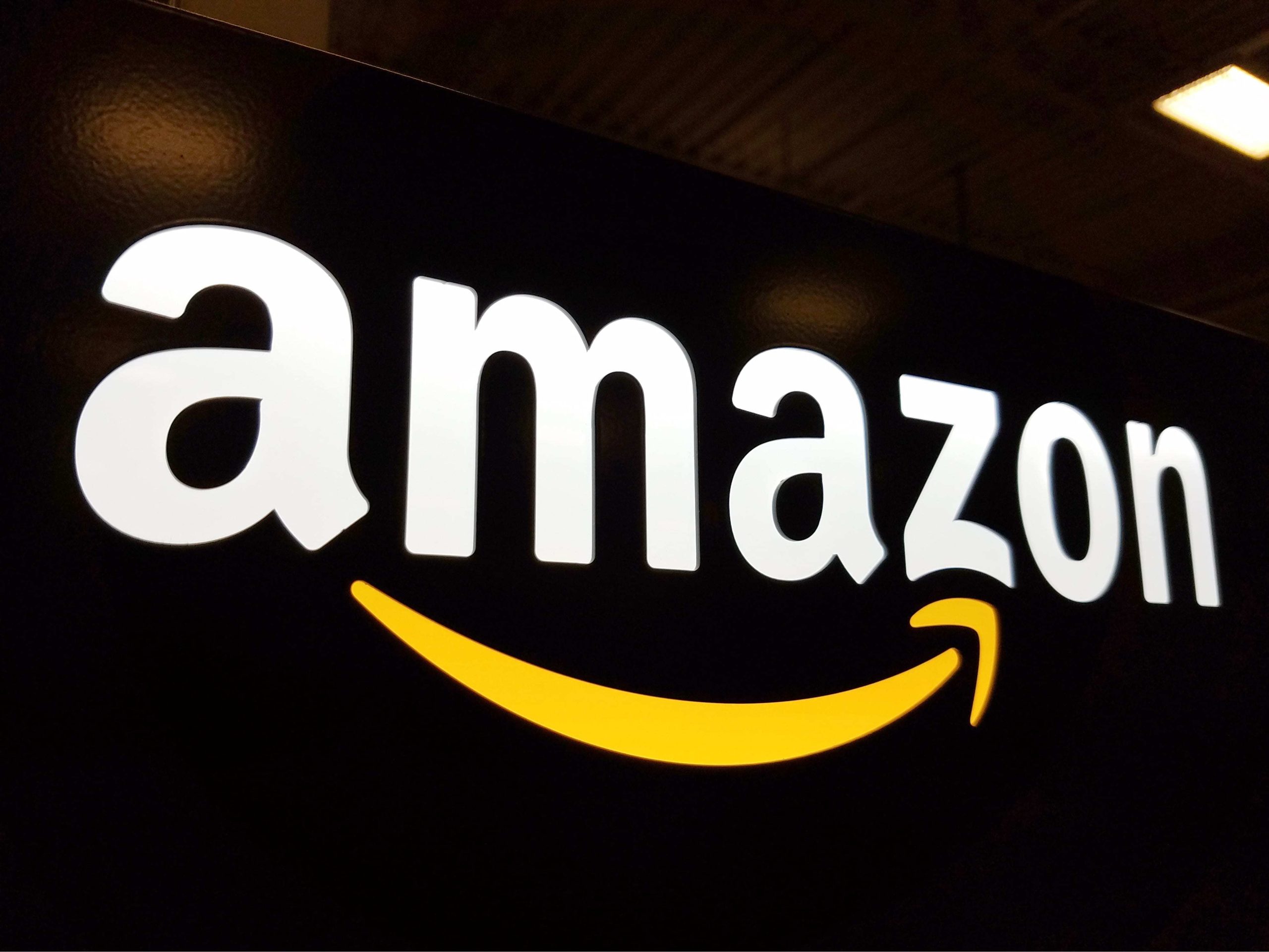 Amazon a început să-i concedieze pe unii angajați