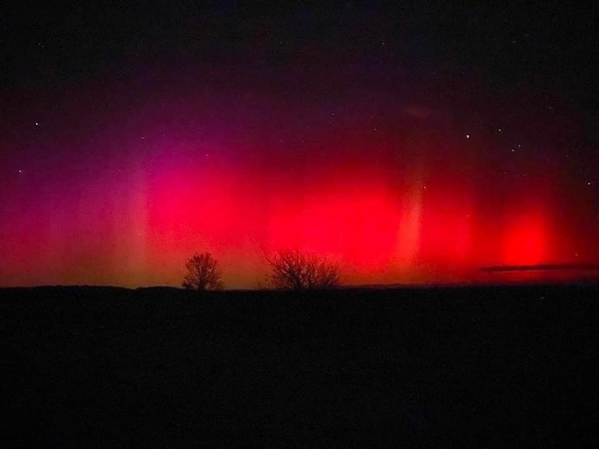 Fenomen rar pe cer, în România. Au apărut lumini roşii care seamănă cu o auroră boreală. FOTO