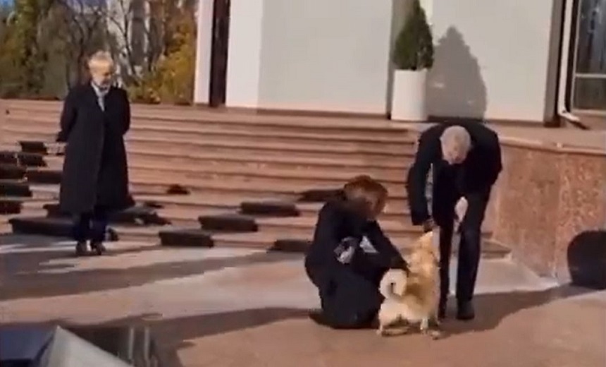 Preşedintele Austriei, muşcat de câinele Maiei Sandu. Patrupedul a primit, până la urmă, un cadou