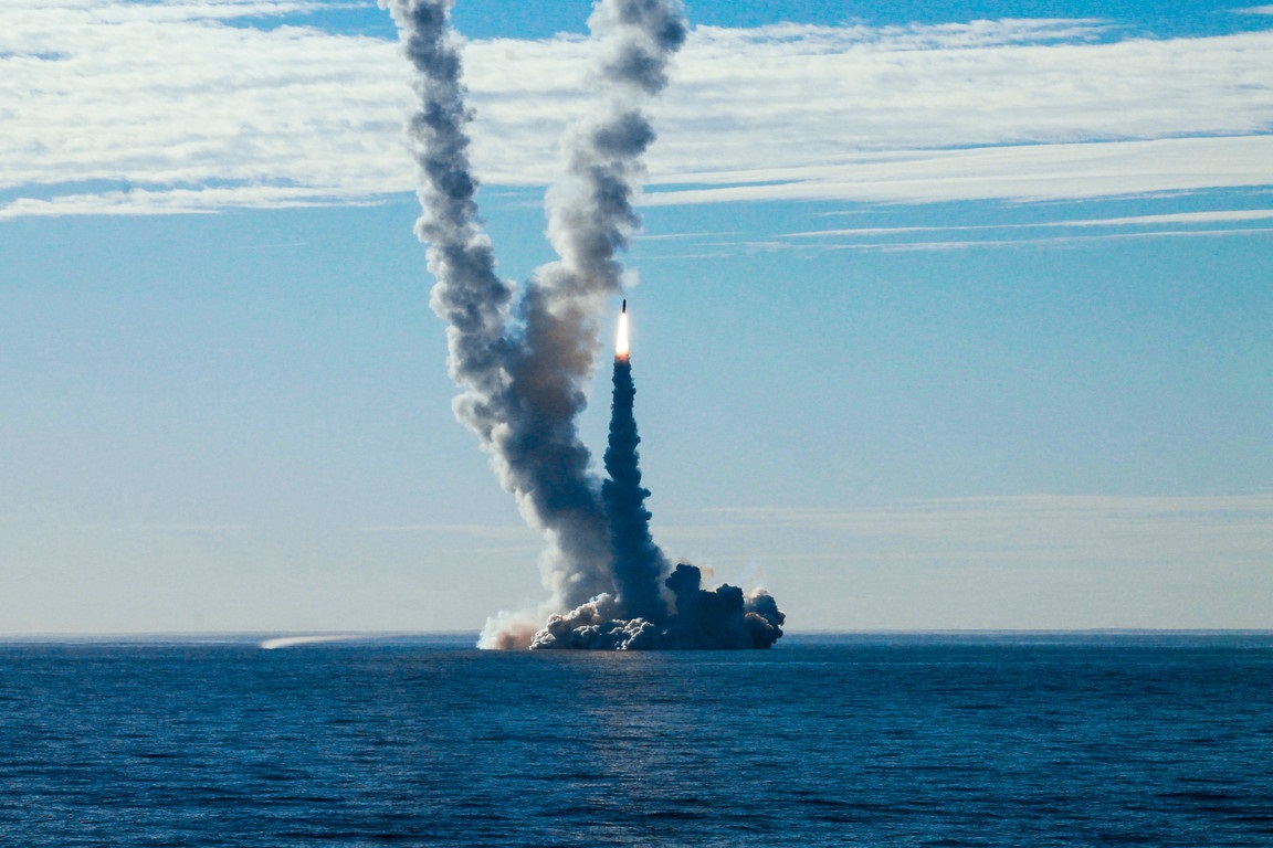 Rușii se joacă cu nuclearele în Kamchatka. Lansare de pe un submarin de generație nouă