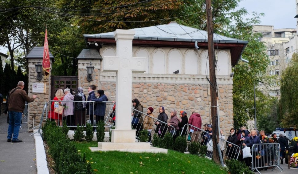 9 noiembrie, Sfântul Nectarie, vindecătorul de cancer. Mii de pelerini au mers la Mănăstirea Radu Vodă din Bucureşti