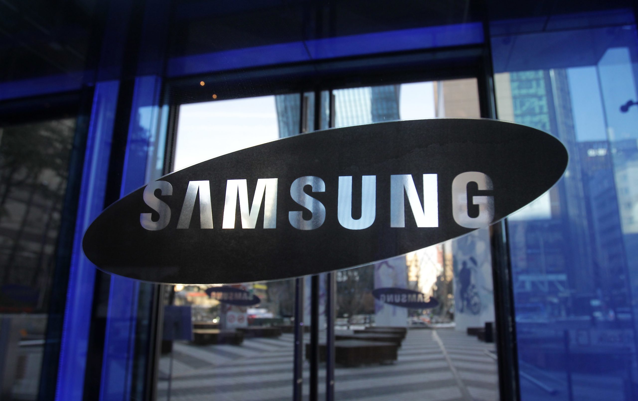 Samsung Electronics a obţinut în trimestrul trei un profit operaţional peste aşteptări, care a  scăzut însă cu 77,6% în termeni anuali