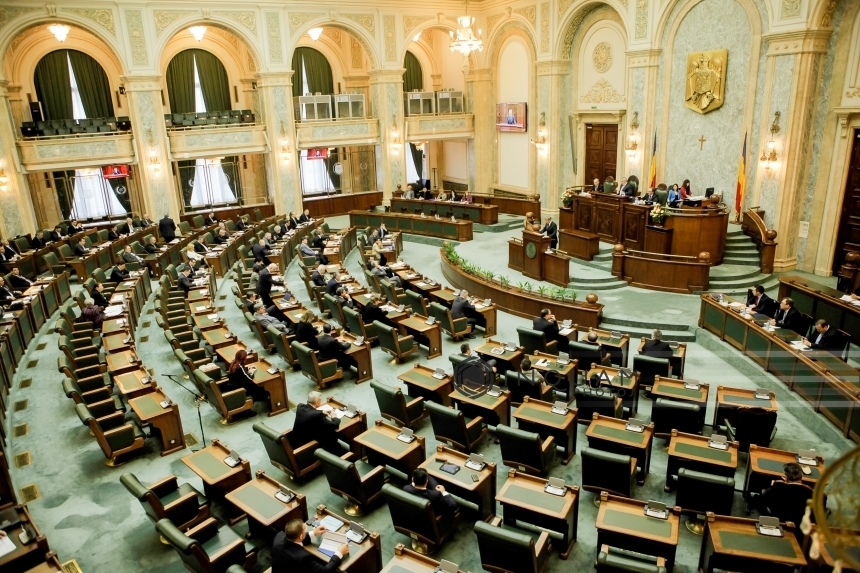 Senatul a adoptat proiectul privind pensiile. USR a votat împotrivă 