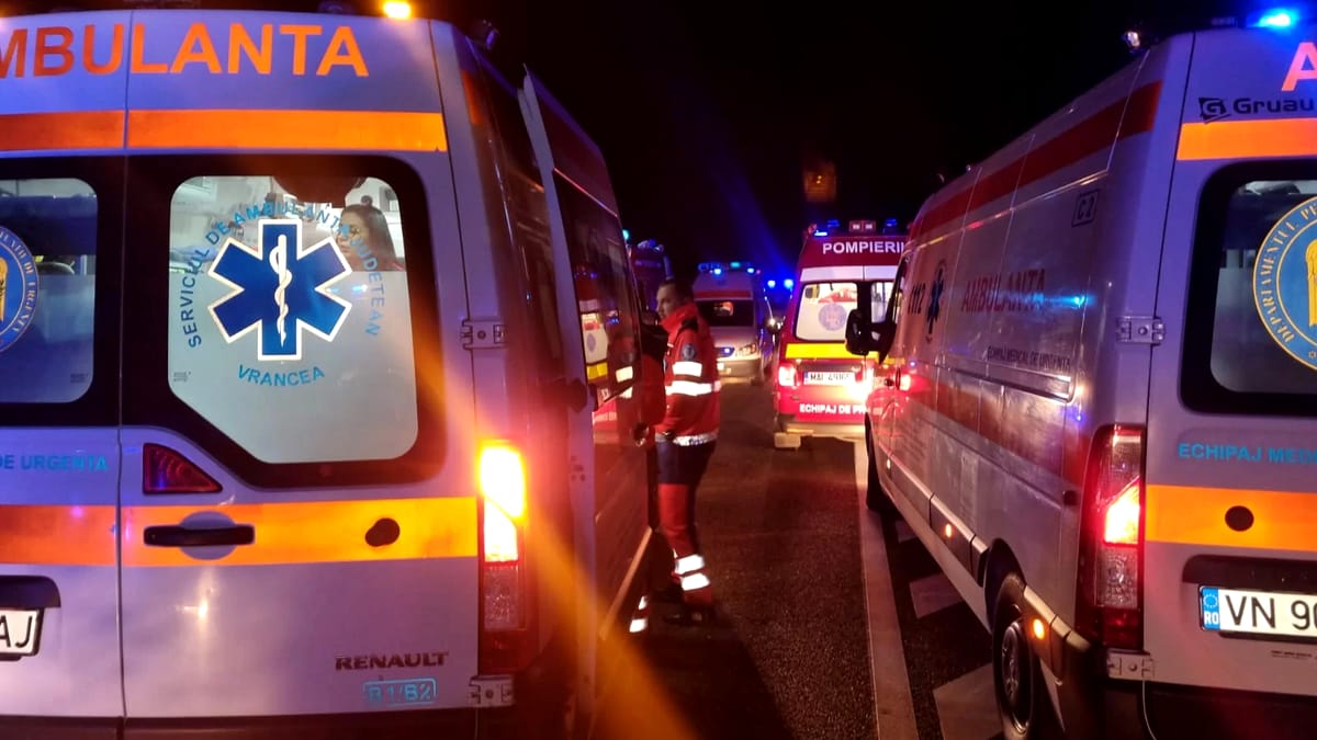 Accident teribil în Cluj vineri seară. Un autoturism a luat foc, cinci persoane primesc îngrijiri medicale