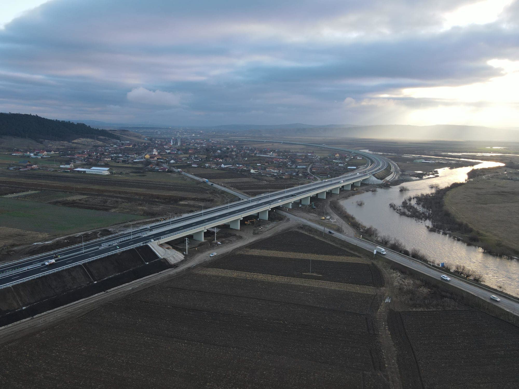 DRDP Braşov: Joi se deschide circulaţia pe încă 15 kilometri ai A3 – Autostrada Transilvania, între Cheţani şi Câmpia Turzii/ După deschidere se va circula în regim de autostradă, fără întrerupere, pe 133 de kilometri din A3, între Nădăşelu şi Târgu Mureş