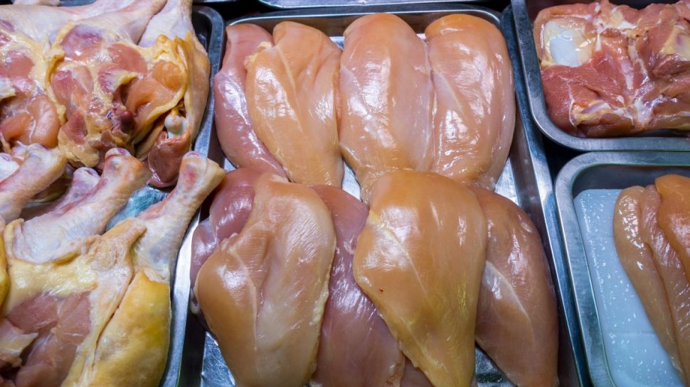 Atenție! Carne de pui contaminată cu Salmonella, retrasă din magazine din toată țara