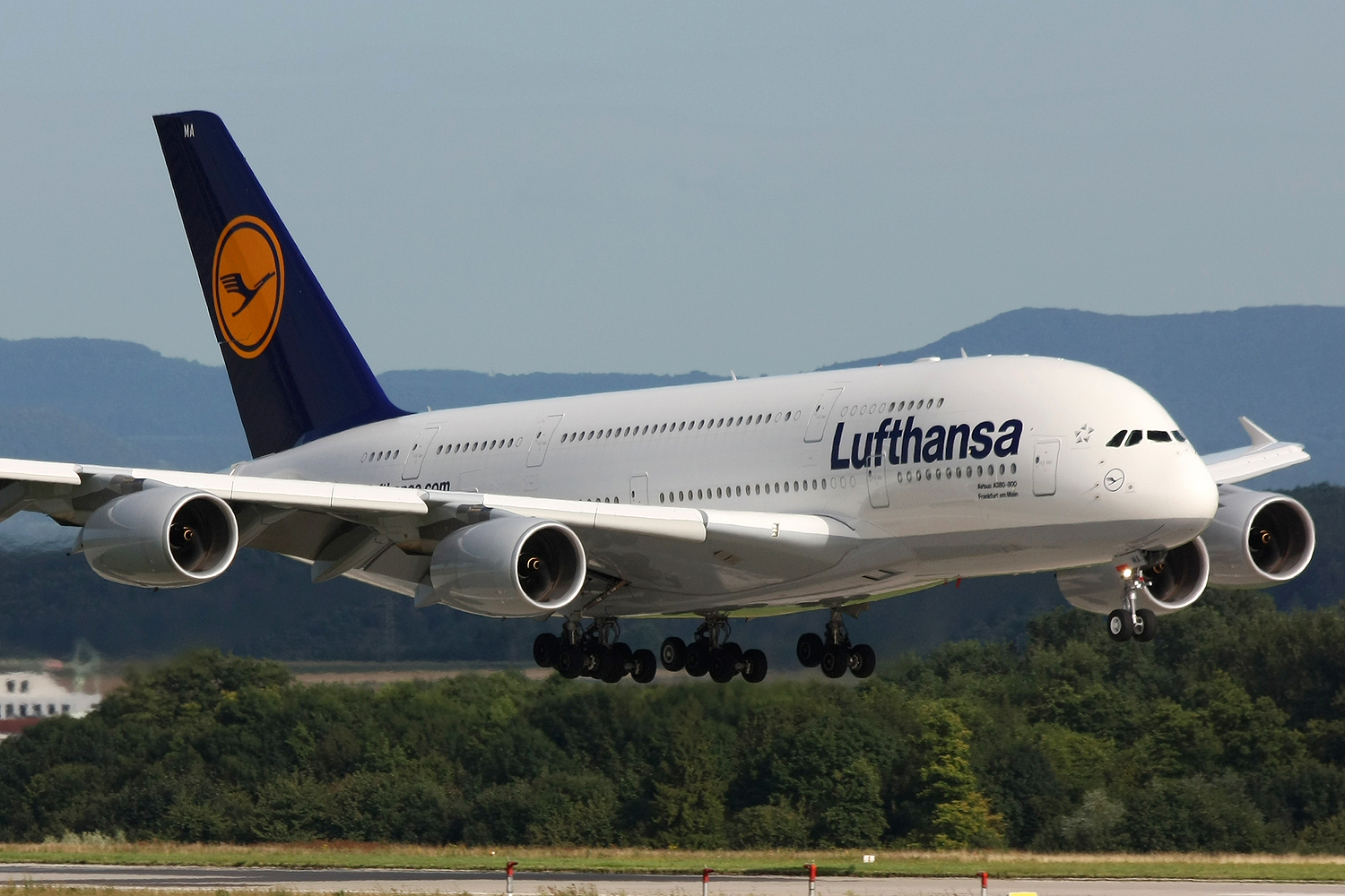 Lufthansa a comandat 80 de avioane de la Boeing şi Airbus, pentru 9 miliarde de dolari