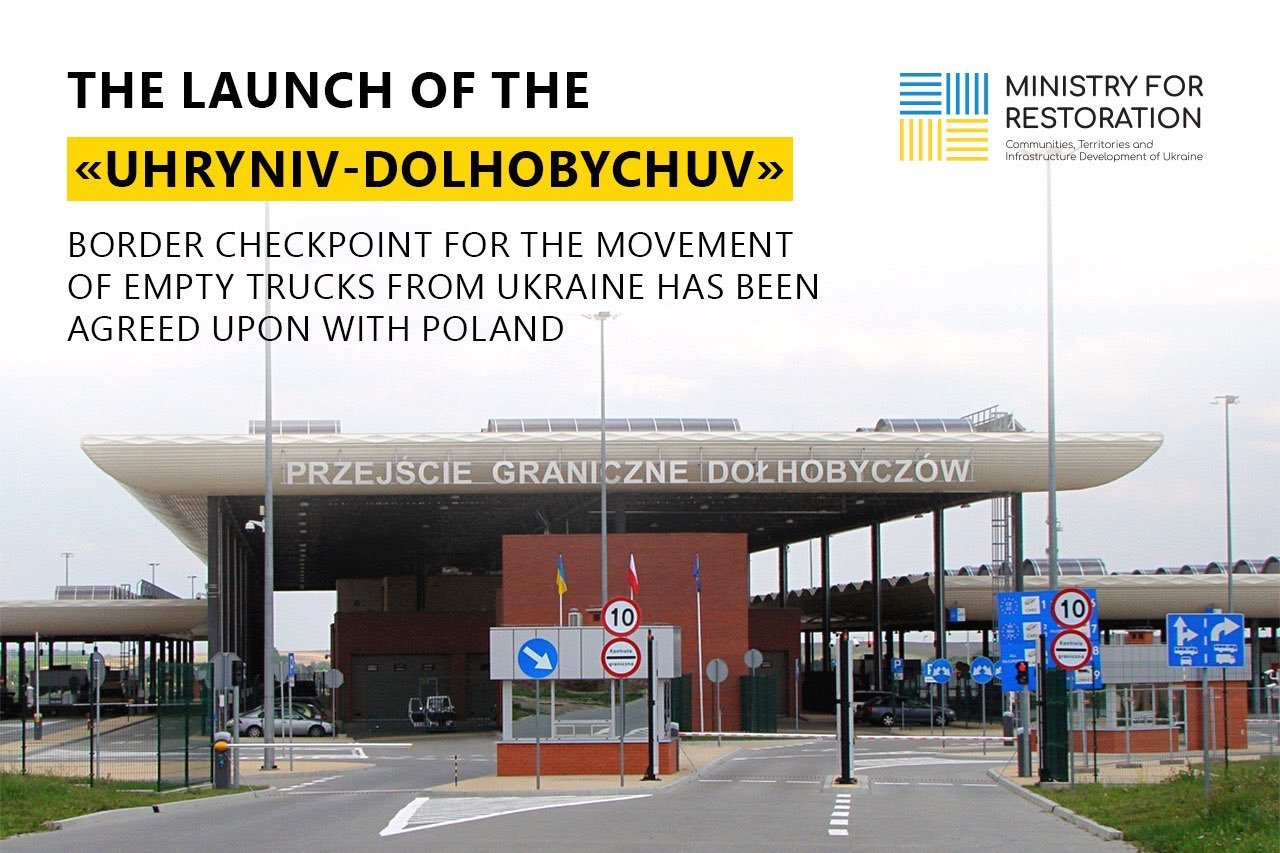 Primele camioane goale au traversat noul punct de trecere deschis la frontiera Ucrainei cu Polonia. Graniţa este blocată din cauza protestului şoferilor polonezi