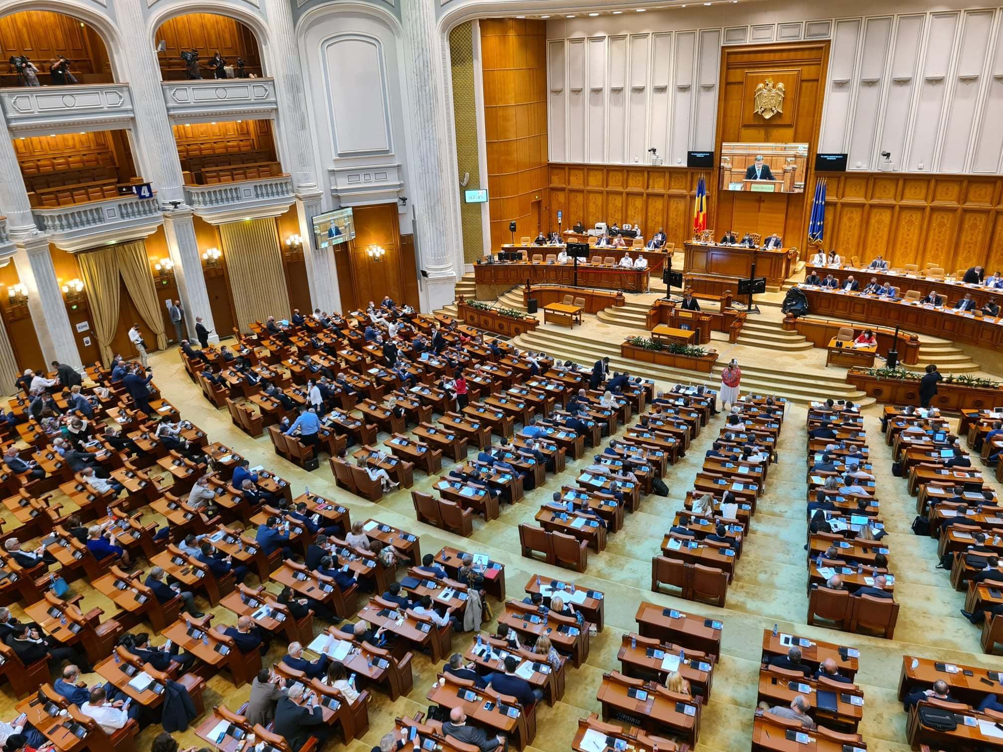 UPDATE – Parlamentul a adoptat proiectul legii bugetului de stat pe anul 2024 / Ciolacu: Este un buget pentru români, nu pentru politicieni / Către Opoziţie: Nu pot spune că am un respect după atitudinea de ieri / Ce i-a spus lui Florin Roman