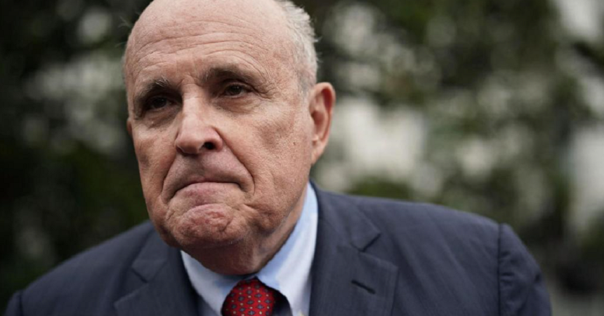 Fostul avocat al lui Donald Trump, Rudy Giuliani, a depus cerere de protecţie în caz de faliment, declarând datorii de peste 100 de milioane de dolari