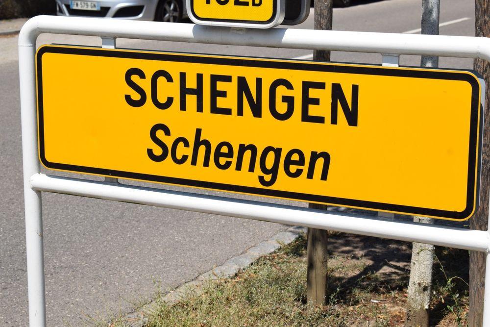 Ce înseamnă aderarea la Spațiul Schengen aerian. Ce beneficii va avea România