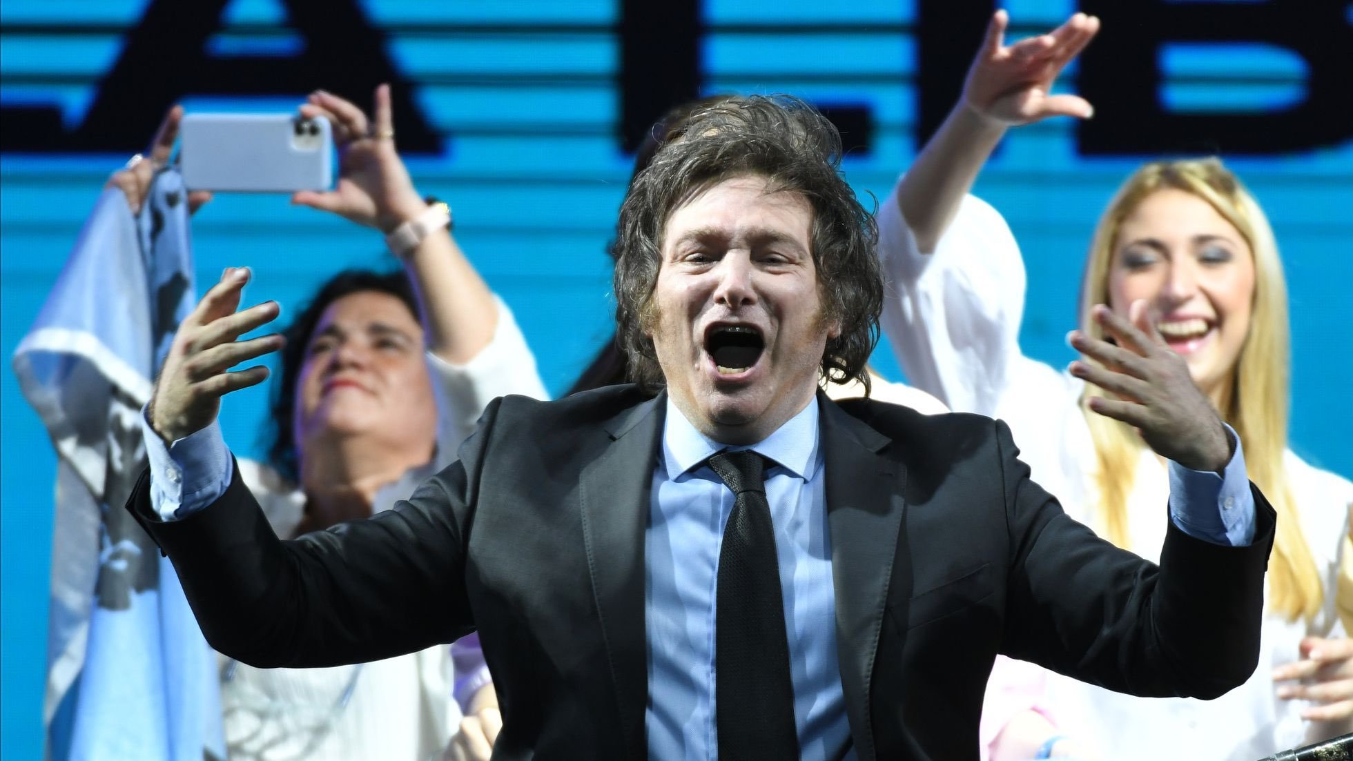 Libertarianul Javier Milei este învestit duminică în funcţia de preşedinte al Argentinei