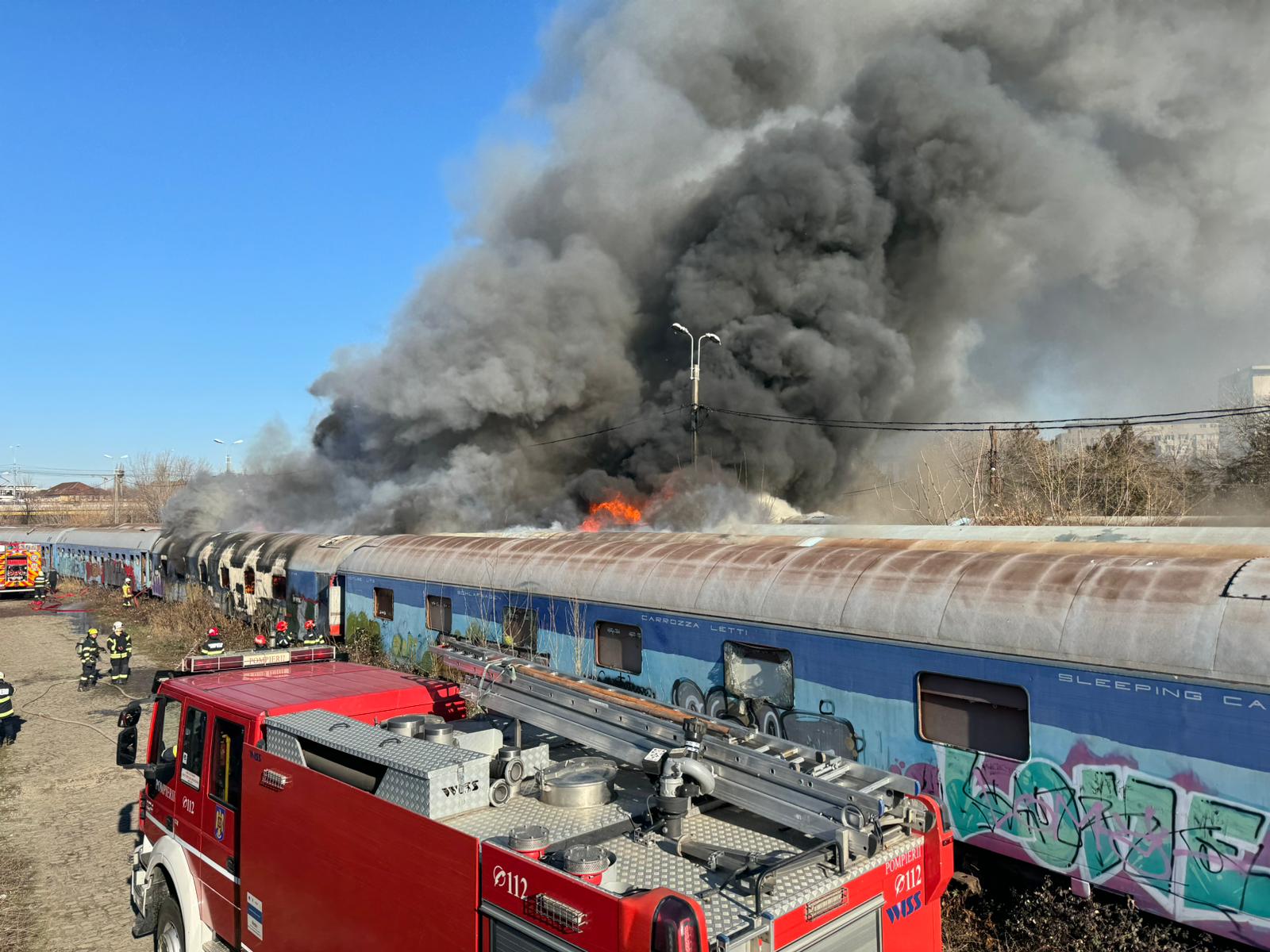 Ultima oră: Incendiu la două vagoane în zona de triaj dintre Gara Basarab și Podul Grant