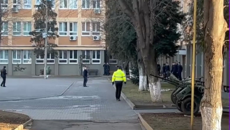 Un elev de la Colegiul Militar din Alba-Iulia s-a aruncat de la etajul patru al instituției. A lăsat un bilet de adio