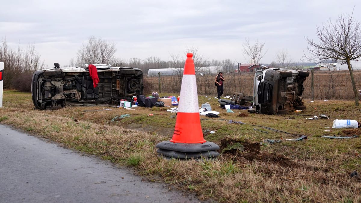 Microbuz din România, implicat într-un grav accident, în Ungaria. Sunt cinci victime, două în stare gravă