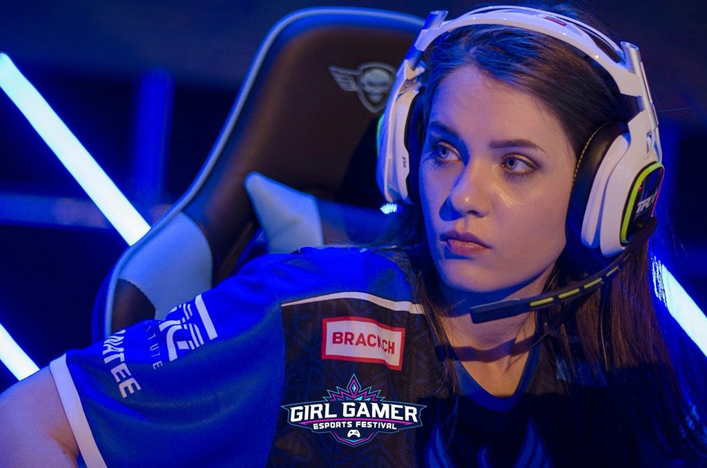 Ea este ANa, românca devenită campioană mondială la Counter Strike al doilea an consecutiv! Câștigă bani buni din gaming
