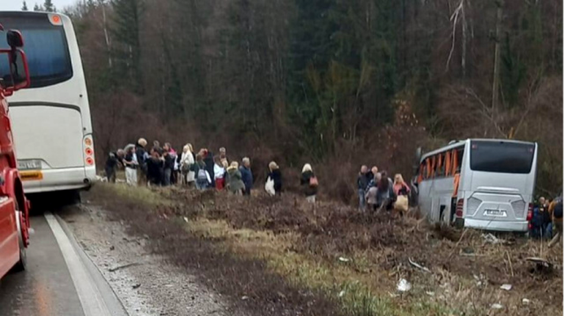 Autocar înmatriculat în România, implicat într-un accident în Bulgaria