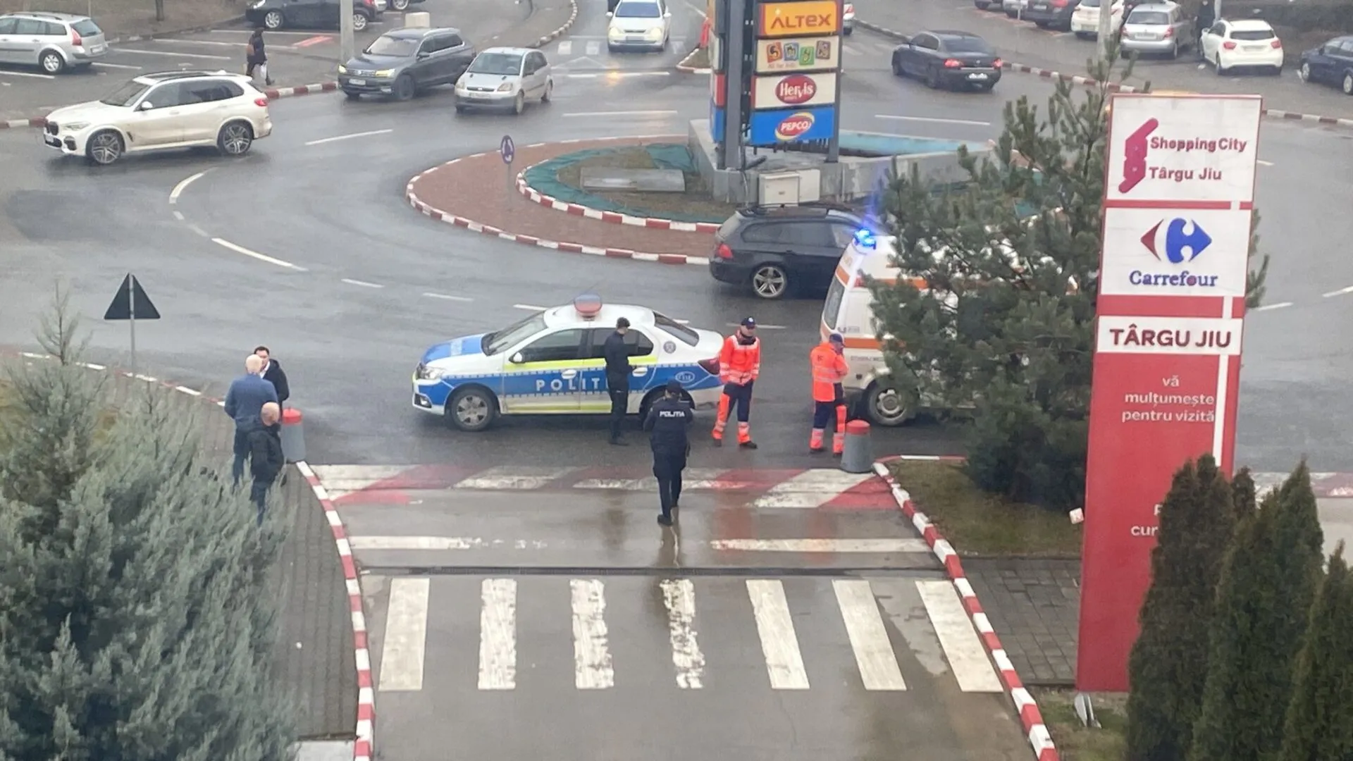 Ultima oră: Alertă cu bomba la mall-ul din Târgu-Jiu. Oamenii, evacuați