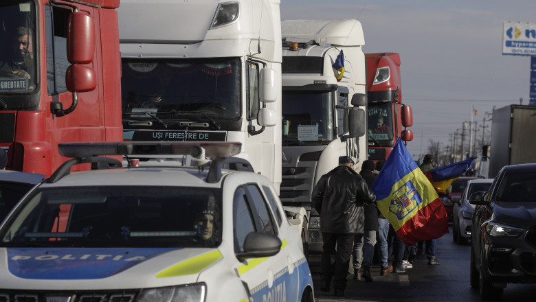 Zeci de şoferi care se deplasau la protest, către Portul Constanța, lăsați fără permisele de conducere