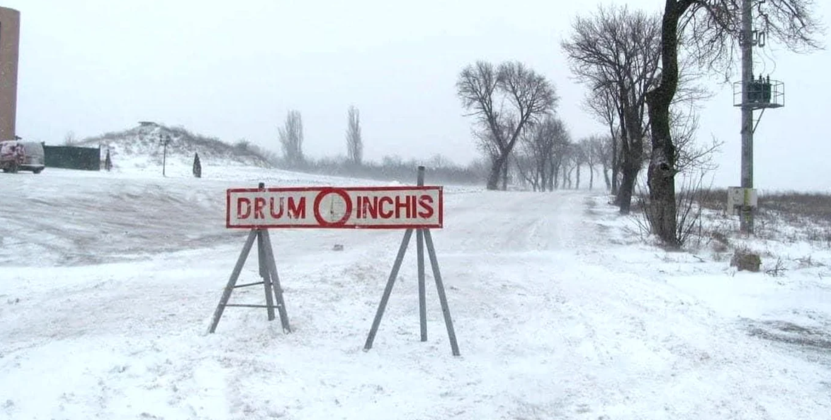 Iarna blochează traficul rutier în Moldova. Lista drumurilor închise, la nivel național