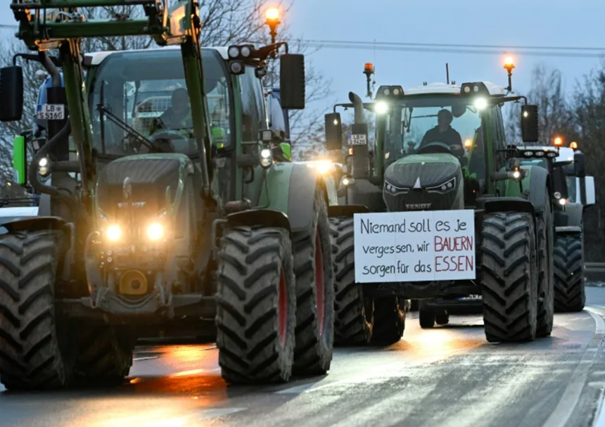 Agricultorii nemți se mobilizează împotriva Guvernului Scholz şi perturbă traficul rutier în marile oraşe