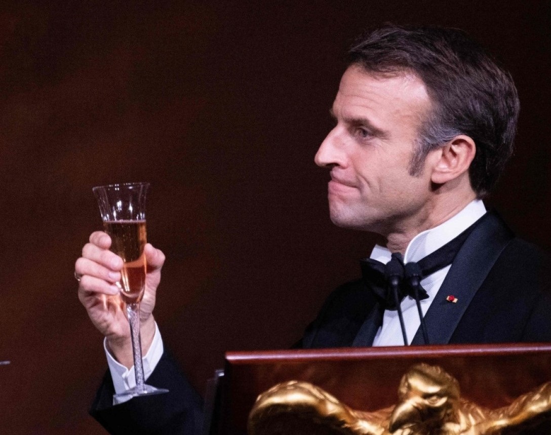 Macron, un președinte pro alcool: O masă fără vin ar fi tristă