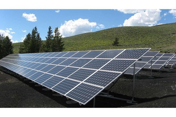 Producătorii de panouri solare din Europa cer UE să ia măsuri urgente pentru a susţine firmele locale