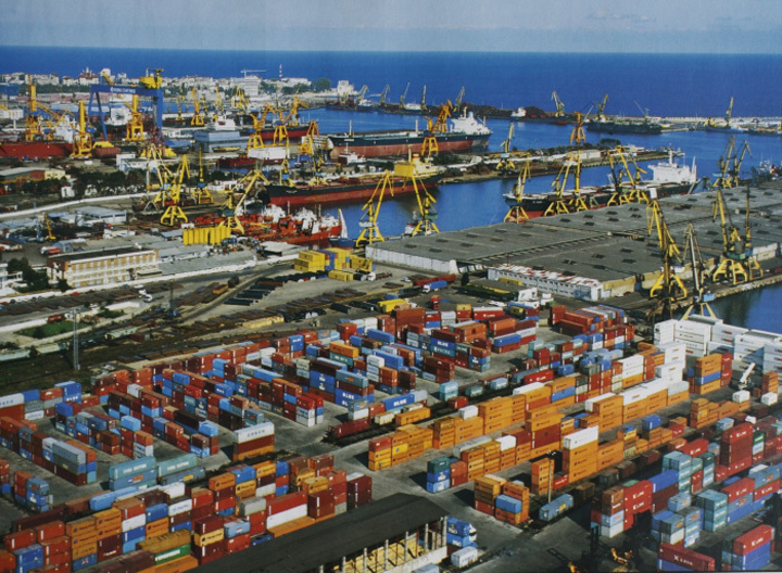 Reuters scrie că cerealele din Ucraina au ajutat portul Constanţa să ajungă la volume record, în 2023