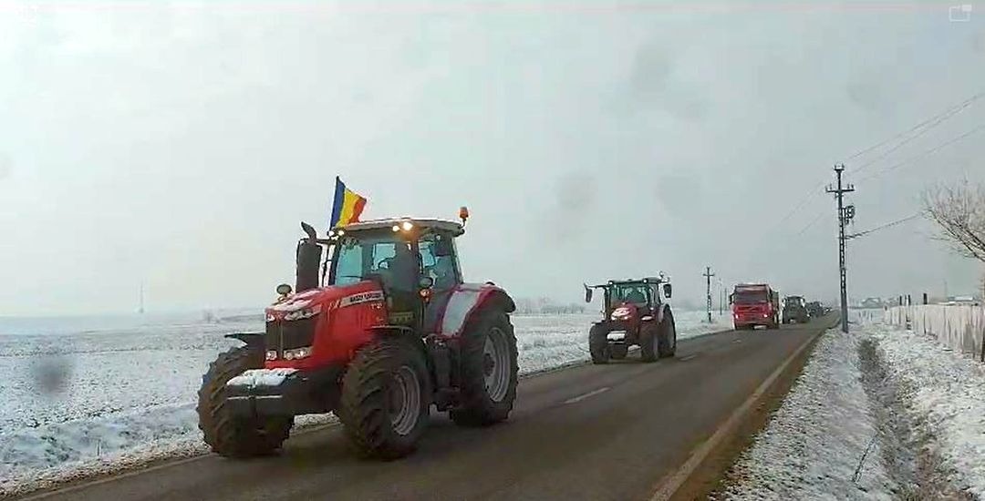 Protest al agricultorilor şi transportatorilor şi în judeţul Timiş/ Ei nu vor porni spre Bucureşti, dar rămân pe şoselele din apropierea Timişoarei – VIDEO