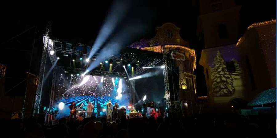 Petrecerile continuă la români cu Revelionul Artiștilor! În noaptea dintre ani au muncit pe bani buni, acum e rândul lor să se distreze