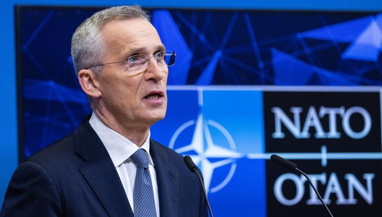 NATO a semnat marţi un contract de 1,1 miliarde de euro pentru sute de mii de cartuşe de artilerie de 155 mm; unele vor merge în Ucraina