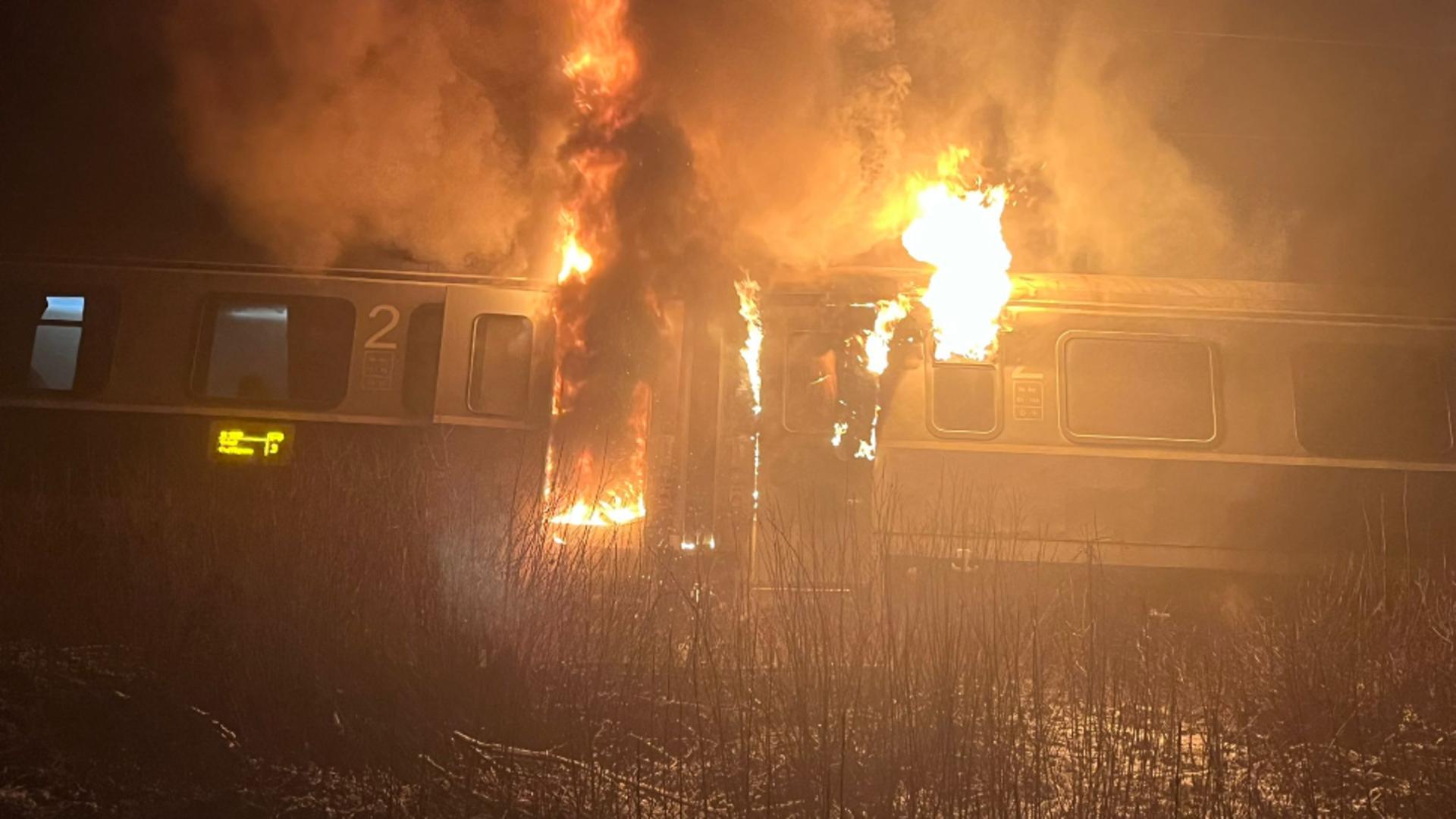 Ultima oră: Incendiu la un tren în mişcare, în judeţul Bistriţa-Năsăud