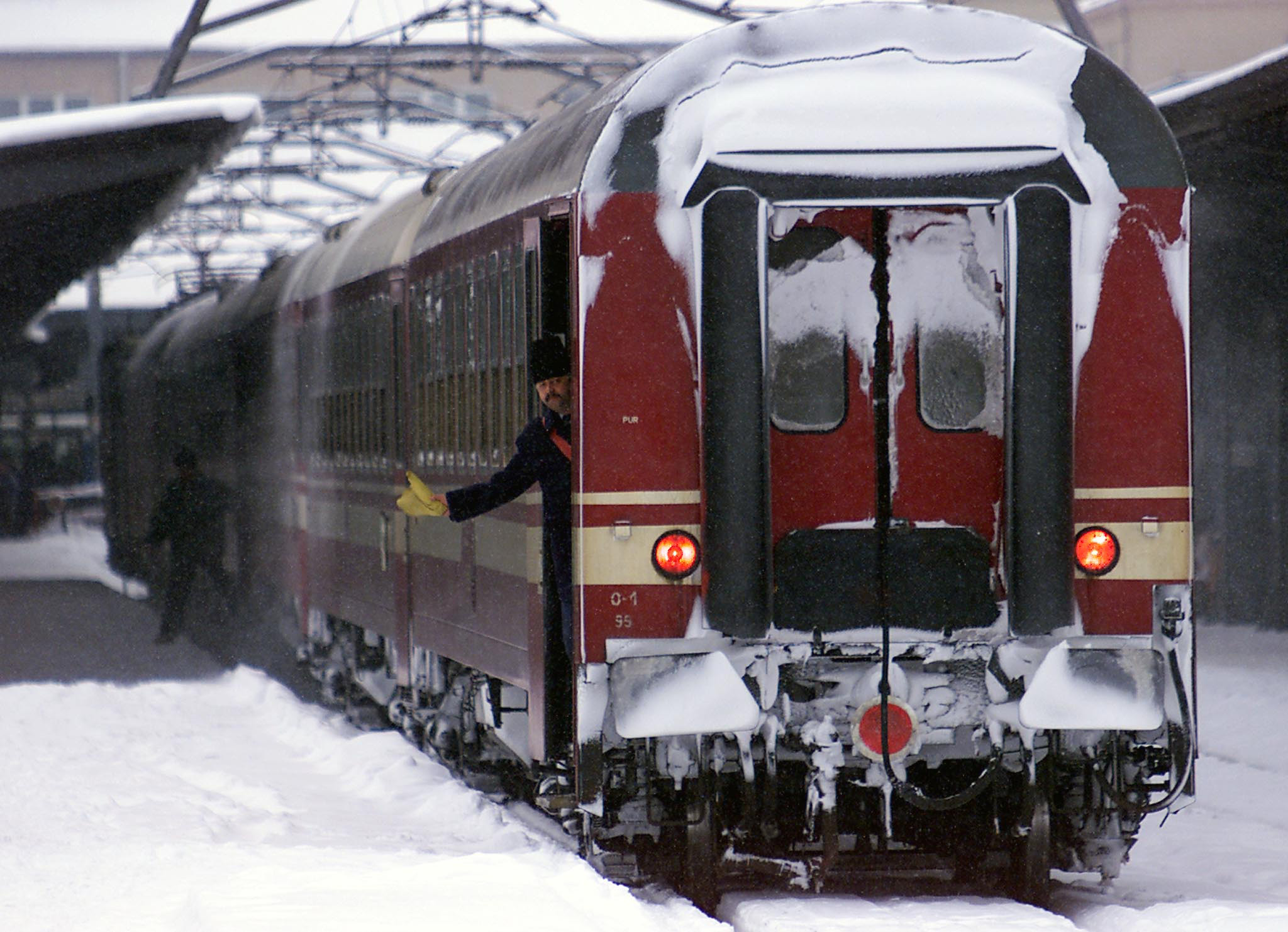 Mersul trenurilor, afectat de valul de zăpadă. Cum se desfășoară circulația feroviară în România acum