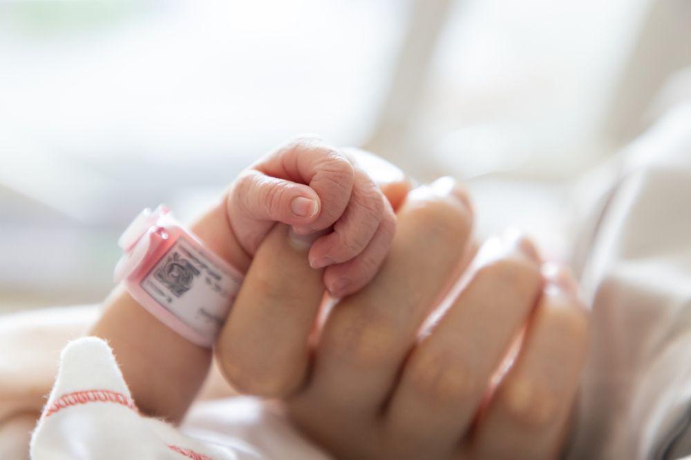 Semnal de alarmă! Crește mortalitatea infantilă, scade dramatic natalitatea în România