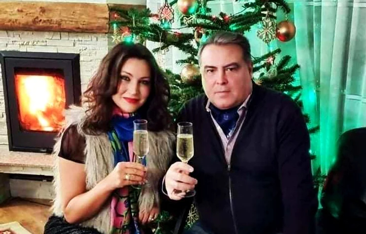 Daniela Nane anunță divorțul de Adrian Cioroianu după ce a fost surprinsă în ipostaze tandre cu un tânăr tenor! ”Sunt o femeie..”