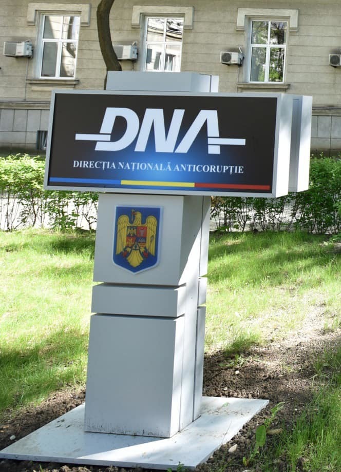 DNA – 20 de percheziţii în Bucureşti şi în judeţele Ilfov, Dâmboviţa şi Giurgiu într-un dosar de corupţie privind fapte săvârşite de funcţionari publici / Una dintre percheziţii are loc la o instituţie publică