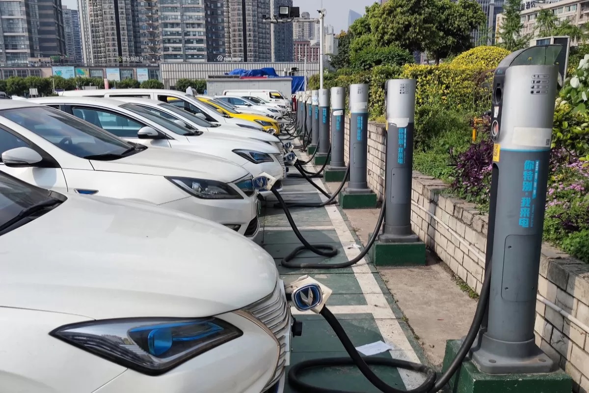 Producătorii auto europeni şi americani reduc prețurile vehiculelor electrice datorită concurenţei chineze