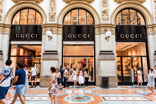 Banii vorbesc! Proprietarul Balenciaga și Gucci, vânzări și profit în scădere, în 2023