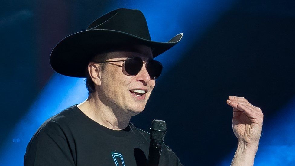 Supărat pe toată lumea, Elon Musk spune că se mută cu Tesla în Texas