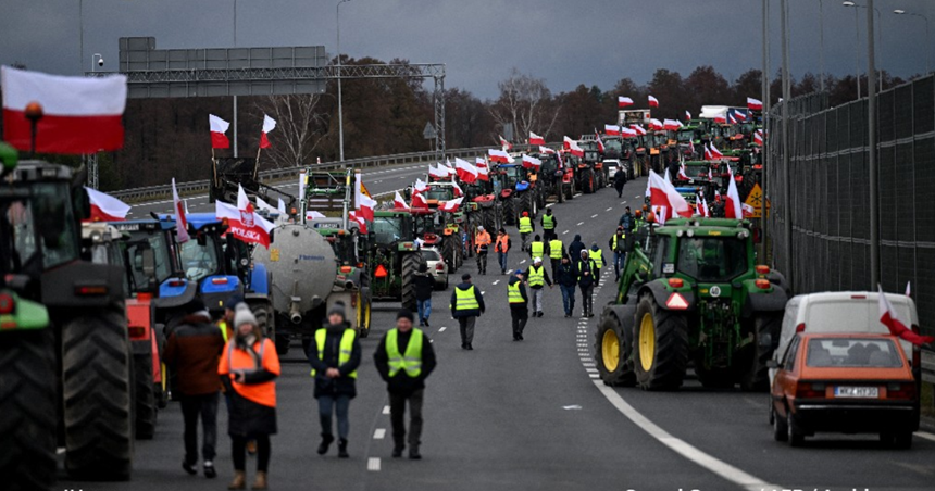 Agricultori polonezi blochează un important punct de trecerea frontierei cu Germania