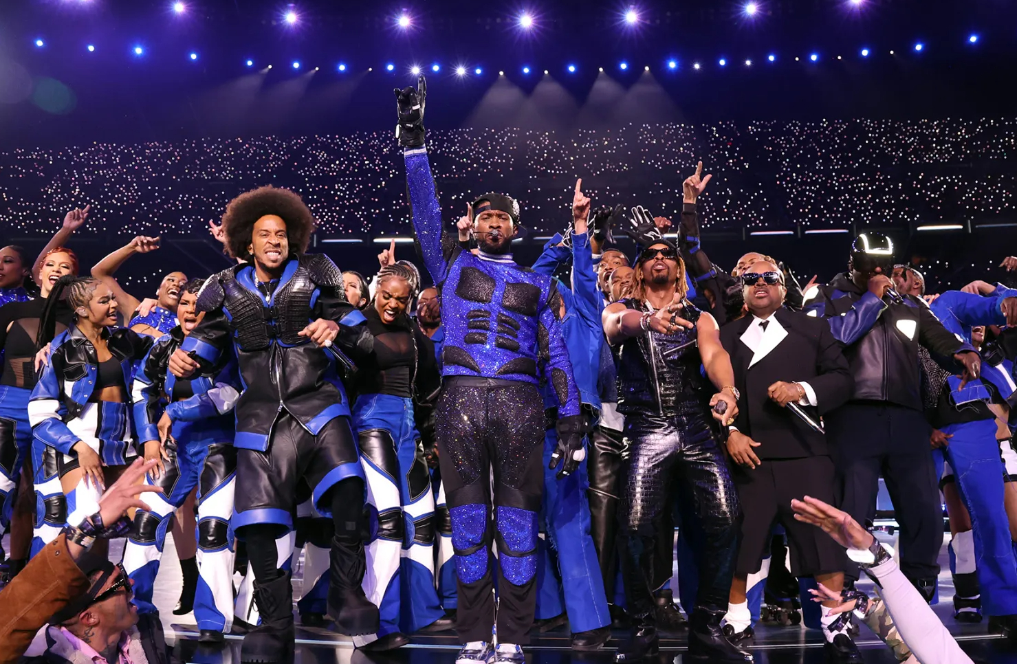 Ce sumă a primit Usher pentru show-ul de la SuperBowl 2024! Pentru 30 de secunde de publicitate în pauza evenimentului s-a plătit 7 milioane de dolari