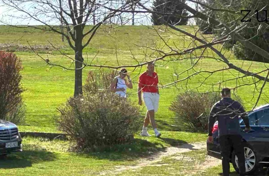 Vremea călduroasă l-a scos pe președintele Iohannis la o partidă de golf