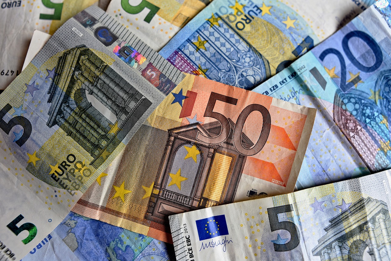 Cine poate primi 100.000 de euro de la stat și care sunt condițiile pentru a primi banii