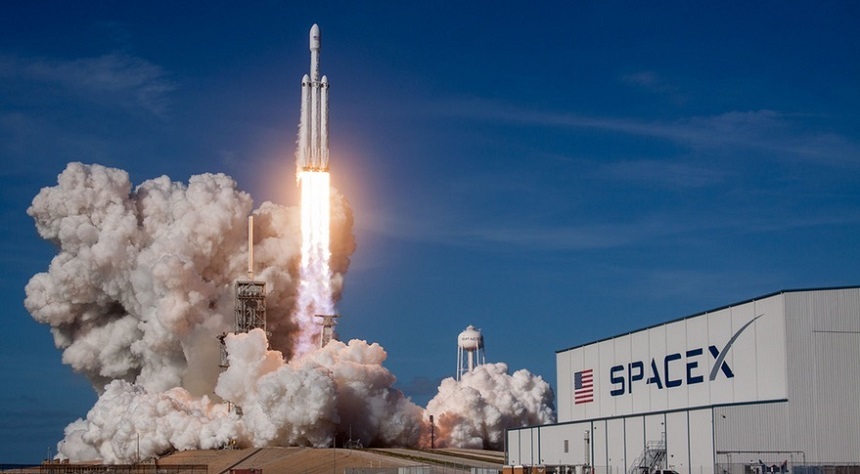 SpaceX construieşte o reţea de sute de sateliţi spion în baza unui contract secret cu o agenţie de informaţii din SUA – surse