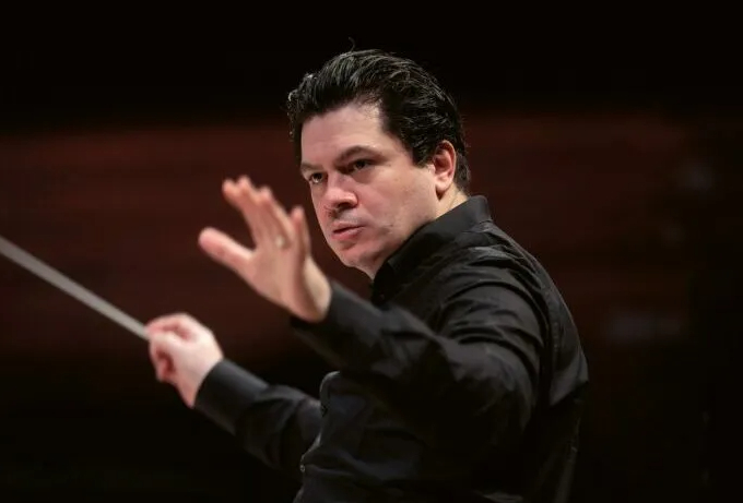 Cristian Măcelaru, ales directorul unei prestigioase orchestre simfonice din SUA. Muzicianul român a câștigat un Grammy!