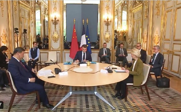 Liderul chinez Xi Jinping a fost primit la Palatul Elysee de preşedintele Emmanuel Macron. La întâlnire ia parte şi preşedinta Comisiei Europene, Ursula von der Leyen – VIDEO