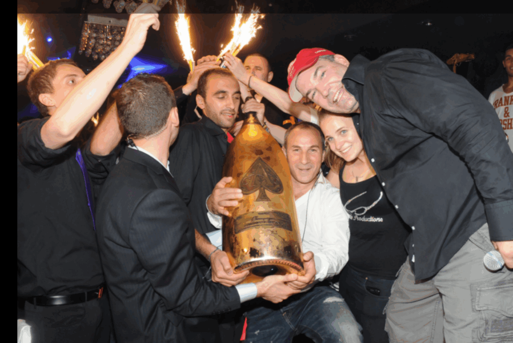 Notă de plată ”bombă” la un club pe litoral – au spart 20.000 de lei într-o seară de 1 Mai. Alții au plecat cu elicopterul din Mamaia Nord