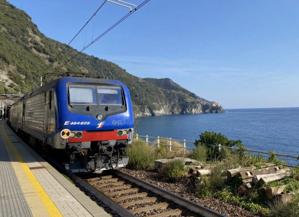Cea mai ieftină și spectaculoasă călătorie cu trenul din Europa costă 15 euro