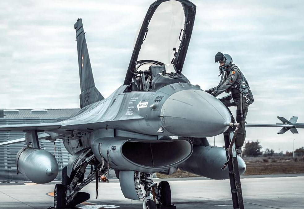 Ce salariu are un pilot de F-16 român. Cât câștigă militarii aviatori colegi din Vest